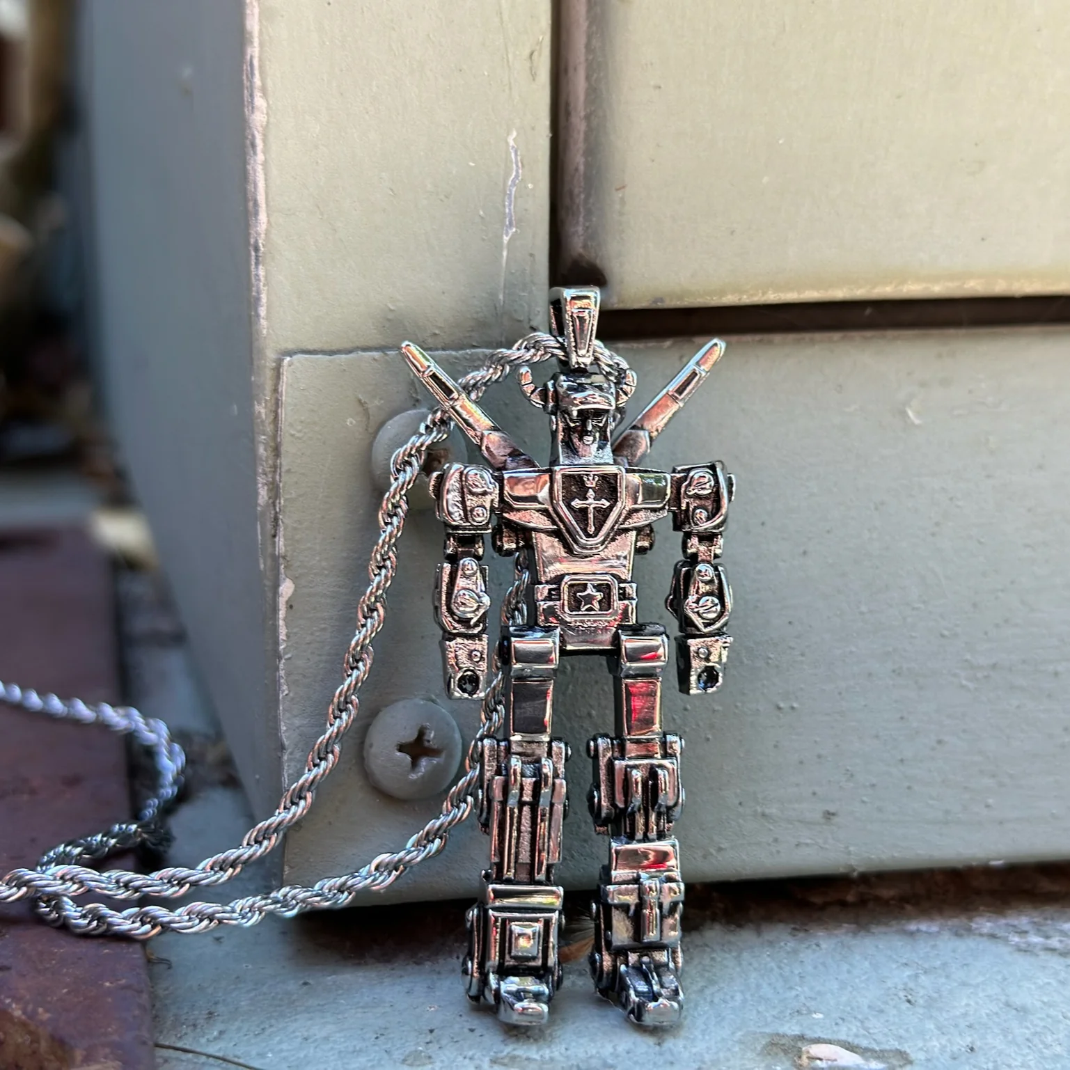 Voltron VLD Robot Necklace - Image 3